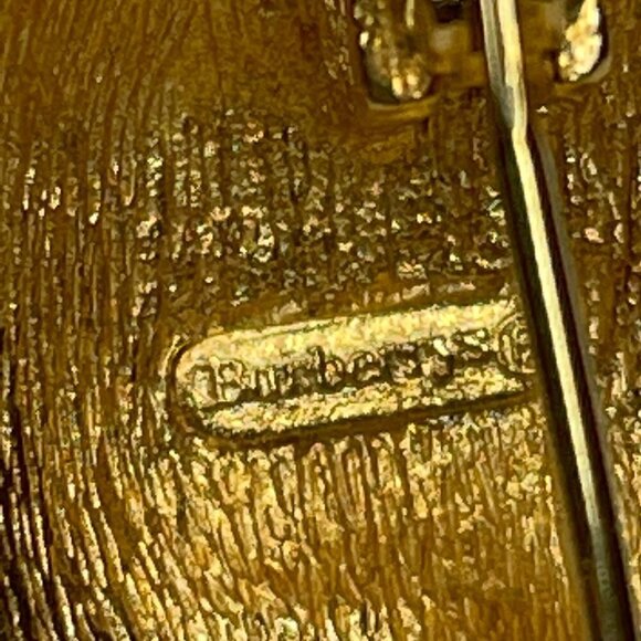 Burberry Vintage Sailing Ship Brooch Pin Pave Crystal Gold Plate 1.75" X 1" - Picture 4 of 9